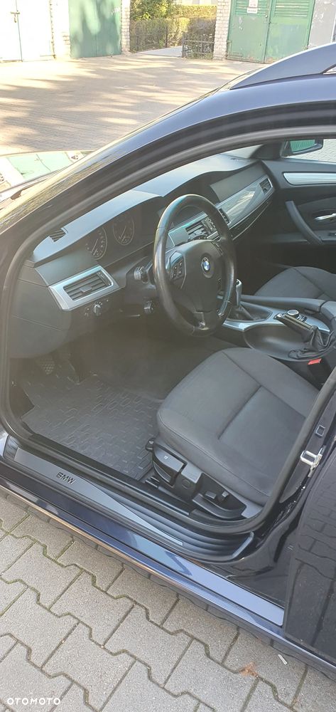 BMW Seria 5 520i - 32