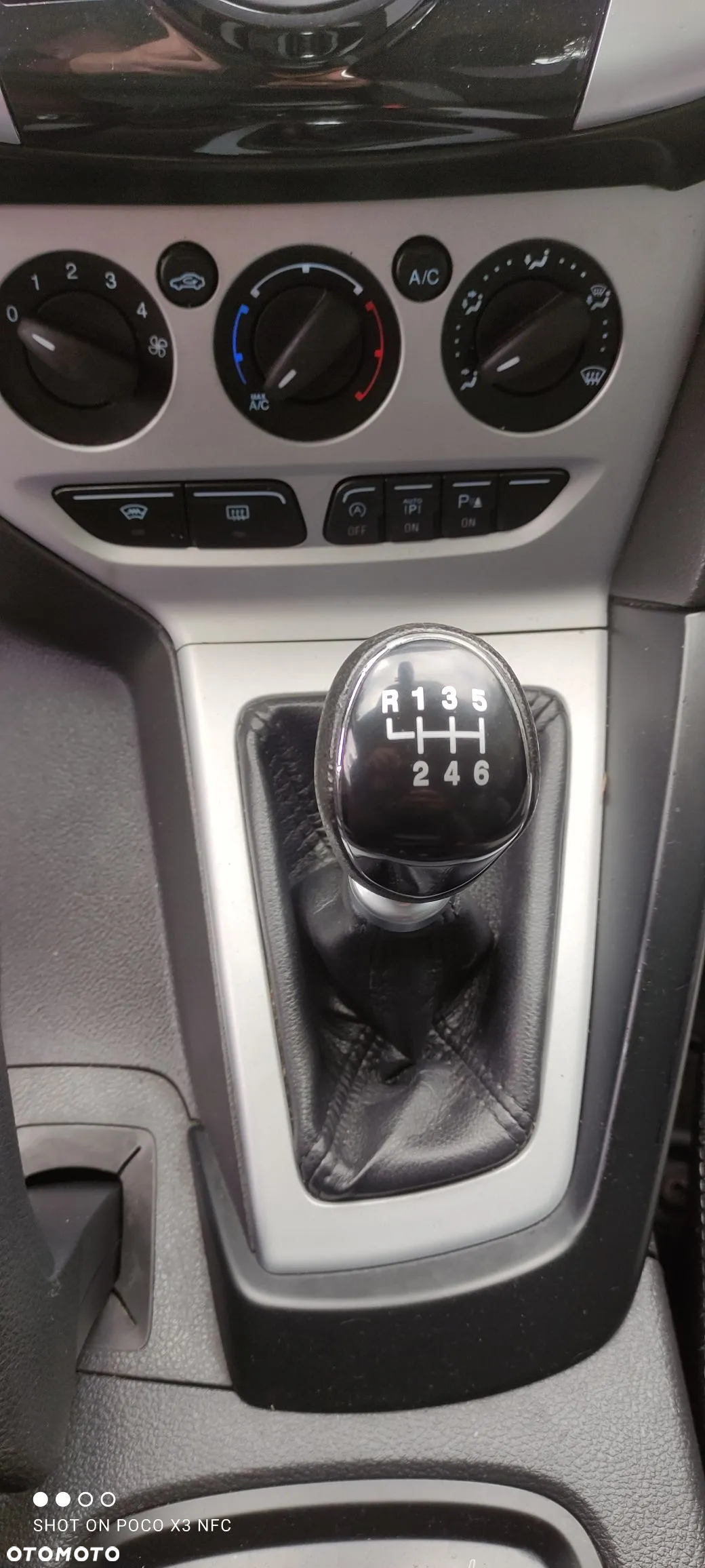 Ford Focus 1.6 EcoBoost Titanium - 24