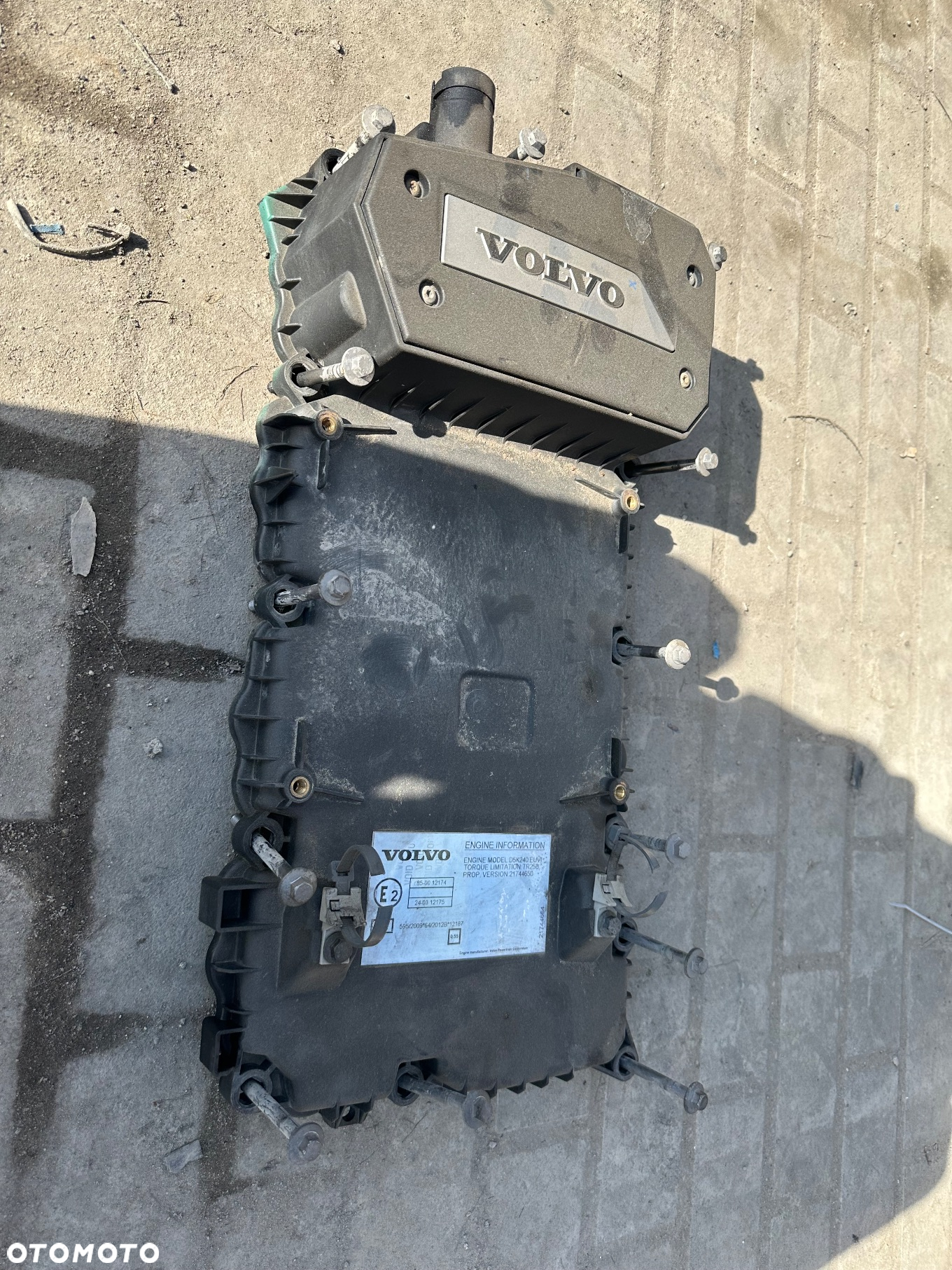 POKRYWA ZAWORÓW VOLVO FL6 D5K240 EURO6. - 2