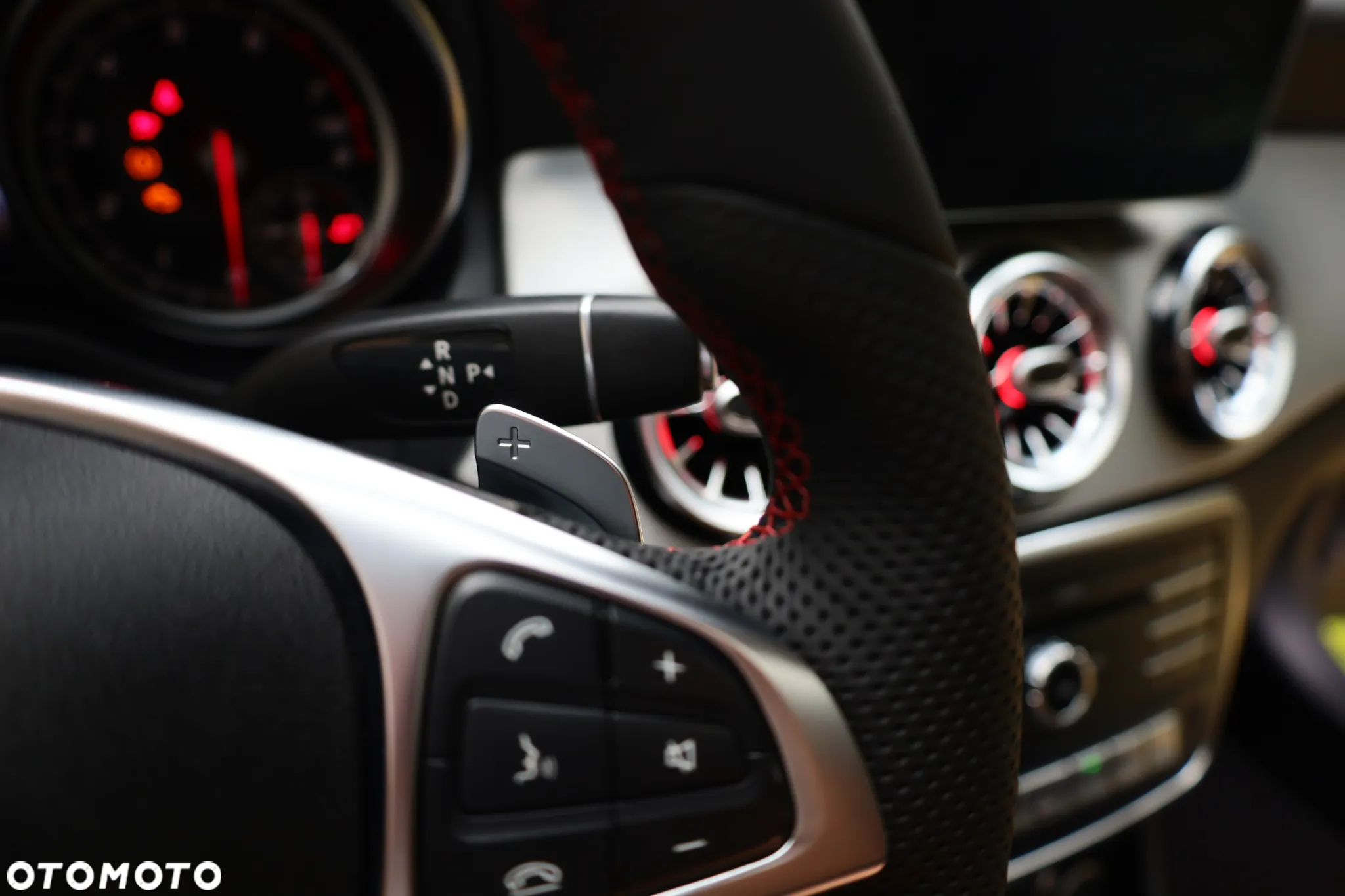 Mercedes-Benz CLA 200 7G-DCT AMG Line - 32
