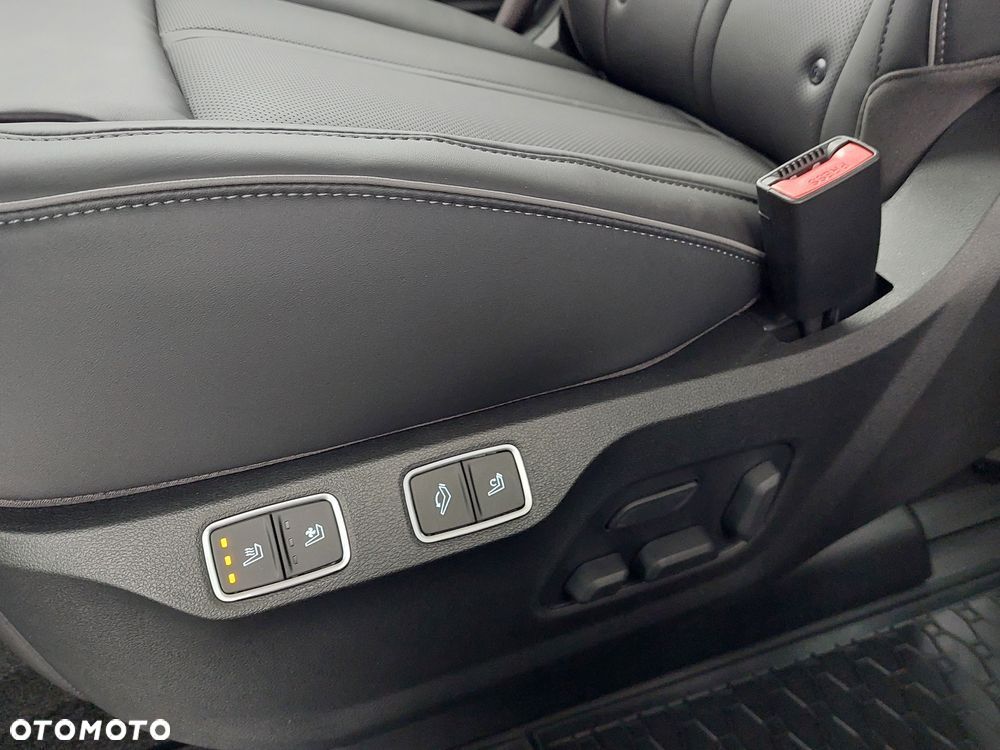 Hyundai Staria 1.6 T-GDI HEV Luxury - 10