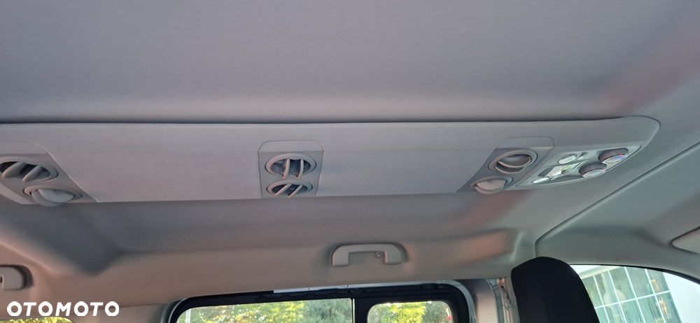 Peugeot Traveller - 11