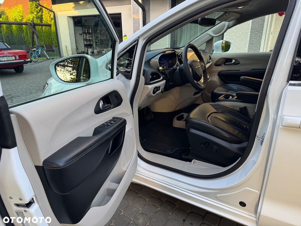 Chrysler Pacifica - 20