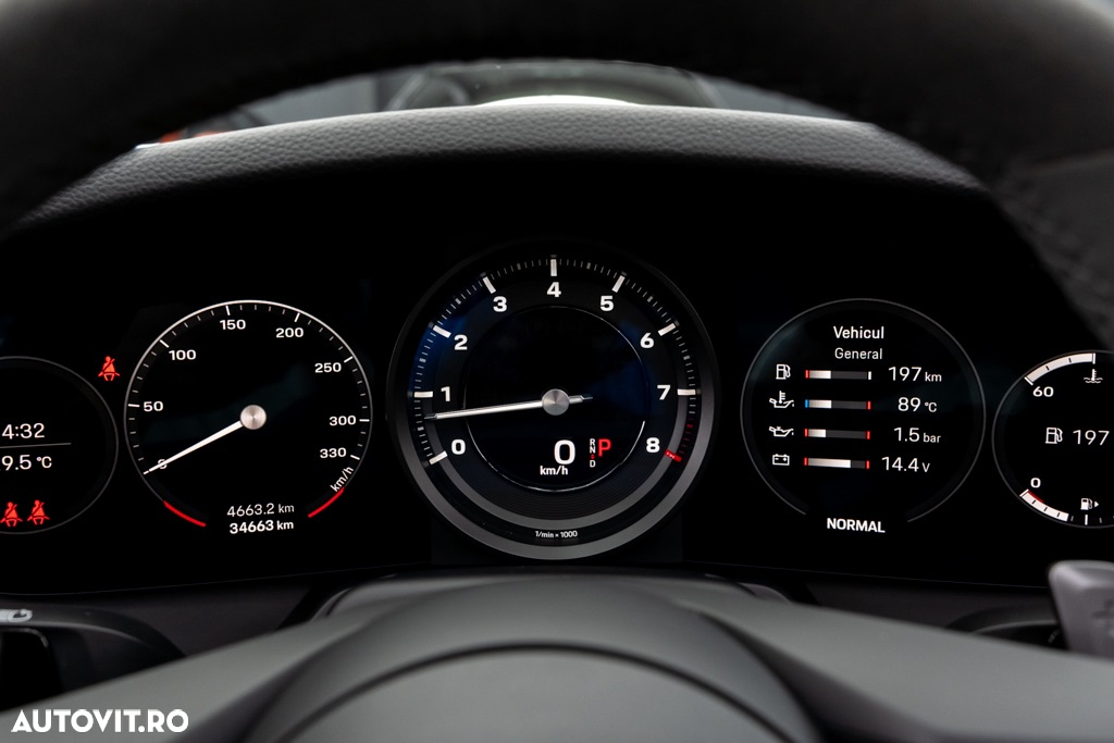 Porsche 911 Carrera Cabriolet PDK - 12
