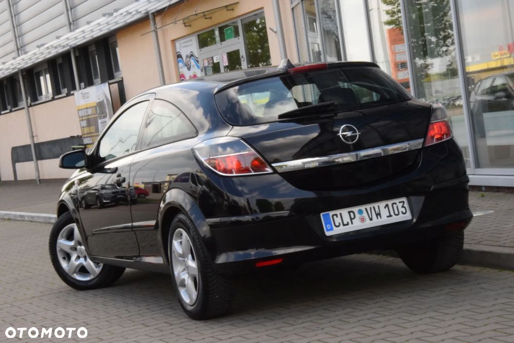 Opel Astra GTC 1.6 Black&White - 14