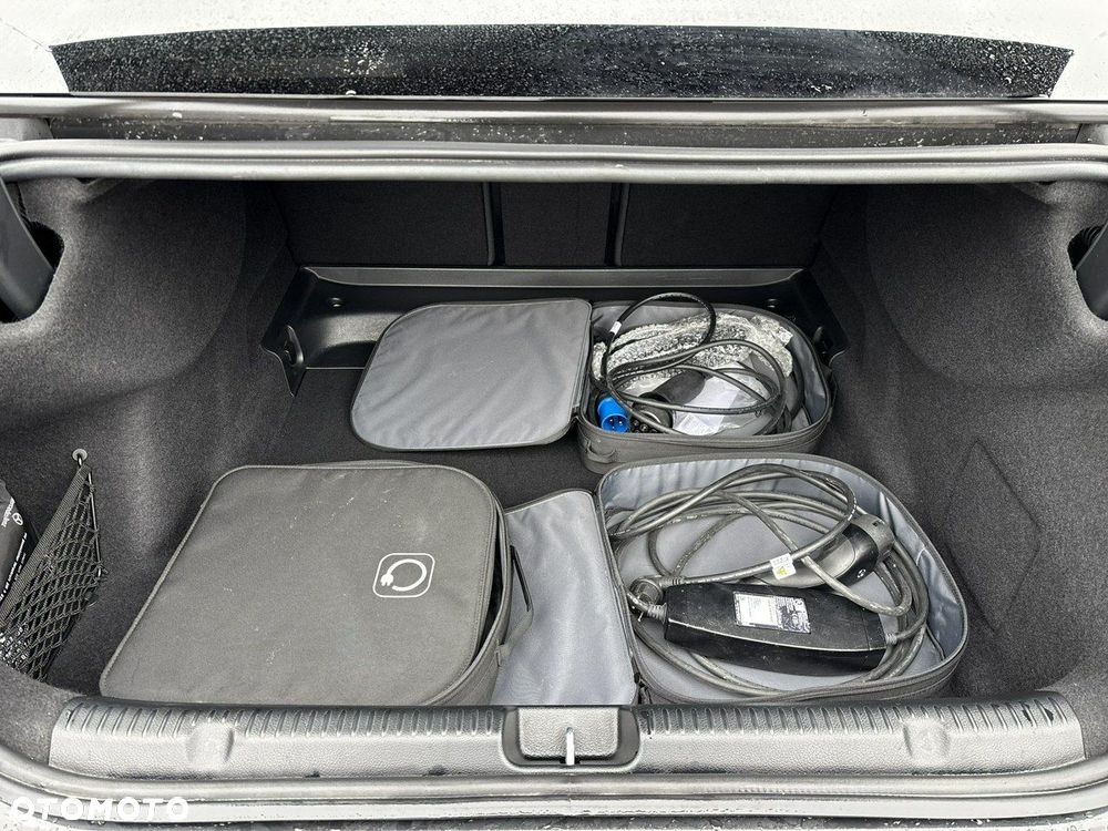 Mercedes-Benz EQE - 13