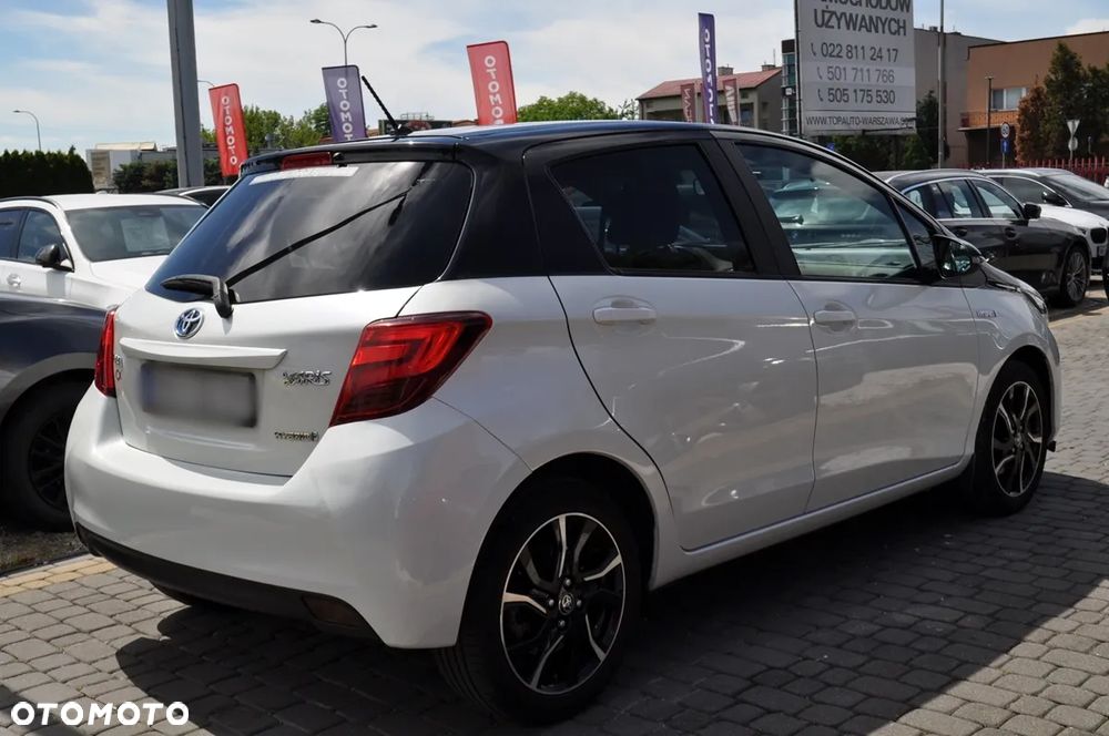 Toyota Yaris Hybrid 100 Selection Platinum - 10