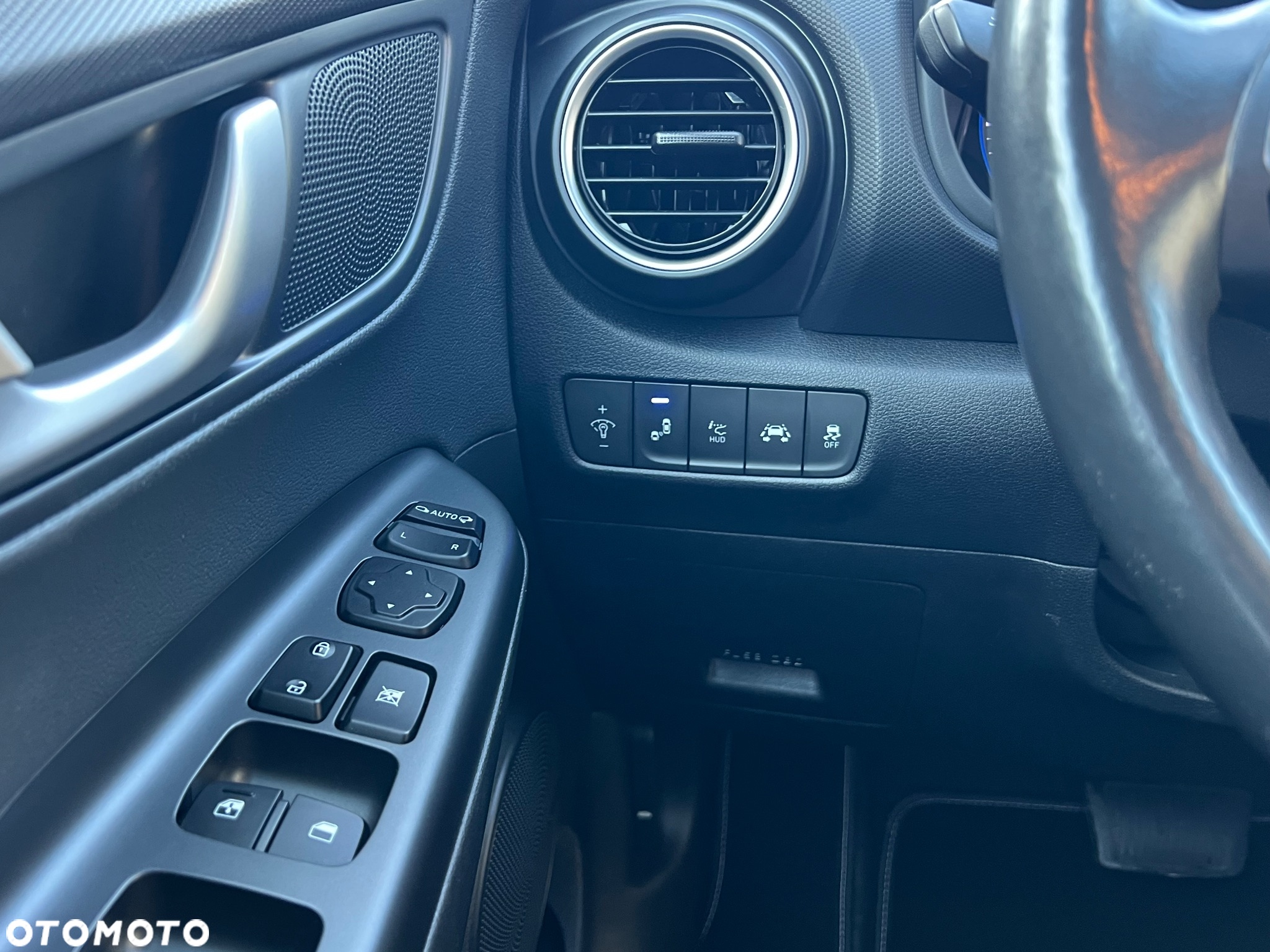 Hyundai Kona 1.6 T-GDI DCT 4WD Premium - 32
