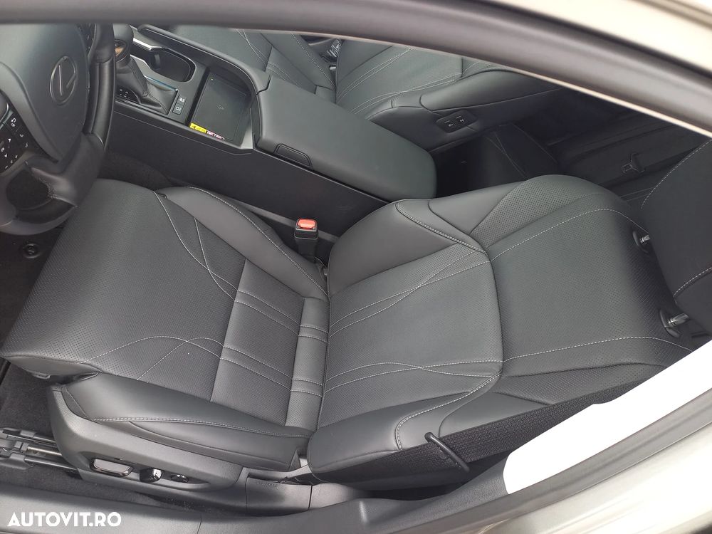 Lexus Seria ES 300h 2.5 TNGA HV 25H- 4X2 CVT Luxury - 21