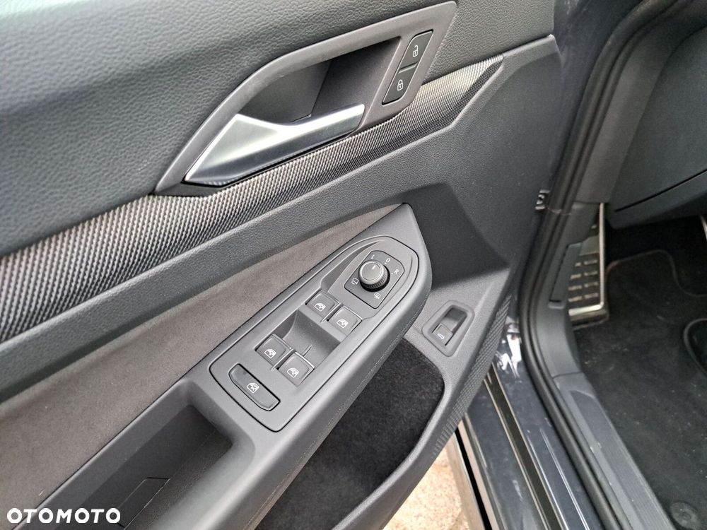 Volkswagen Golf Variant 2.0 TDI R-Line Plus DSG - 17
