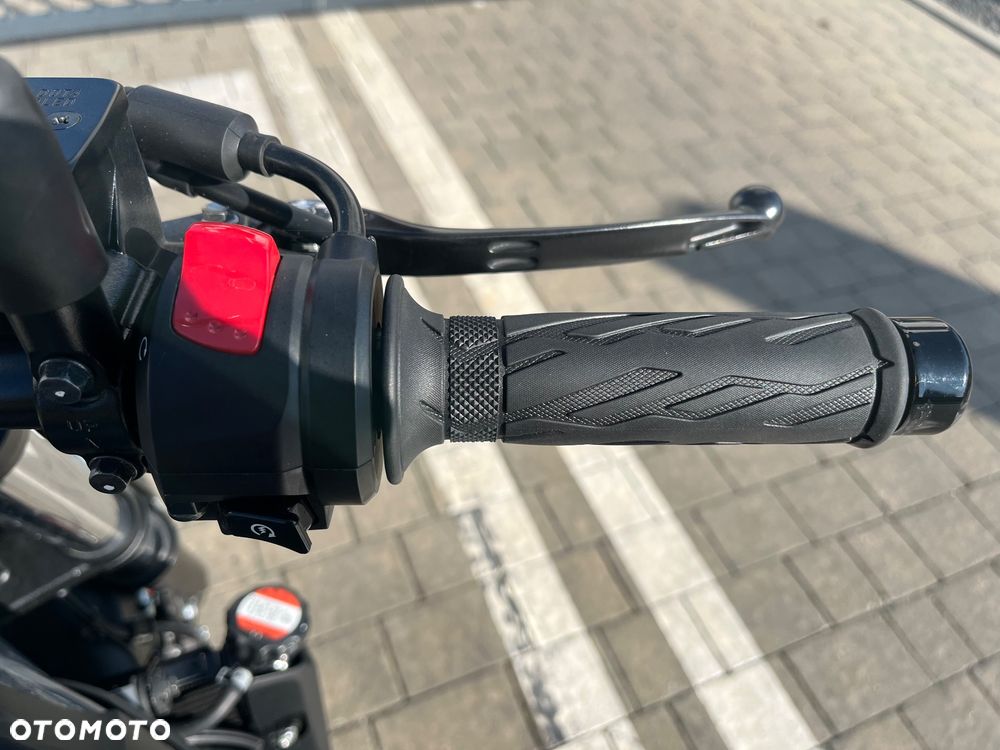 Suzuki SV - 11