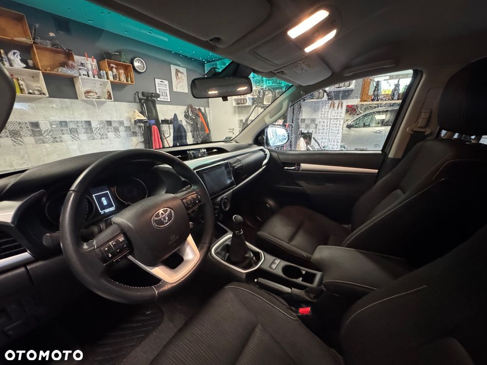 Toyota Hilux 2.4 D-4D Double Cab DLX 4x4 - 17