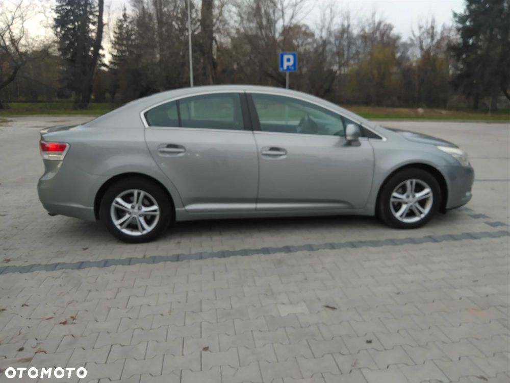 Toyota Avensis - 1