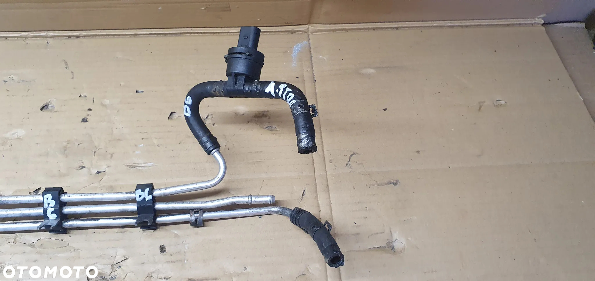 Przewody rurki paliwa VW Passat B6 1.9 TDI 3C0130307 3C0127399A - 5