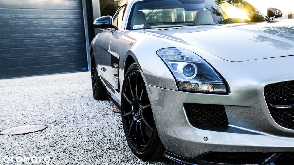 Mercedes-Benz SLS - 16