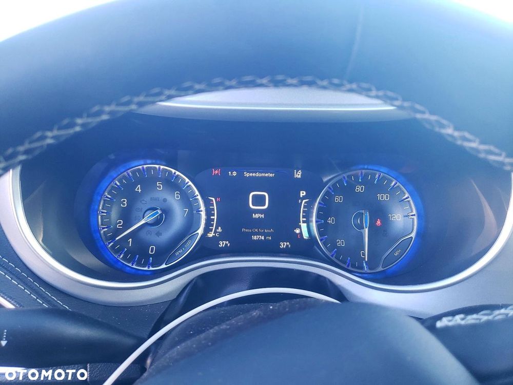 Chrysler Pacifica - 11