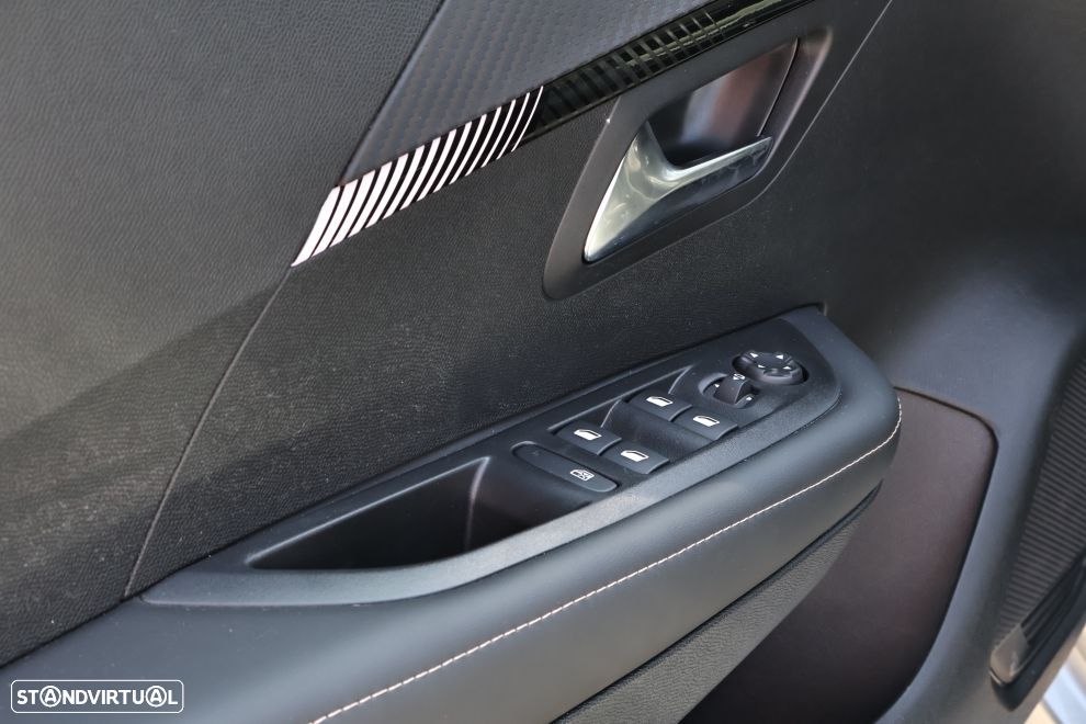 Peugeot e-208 Allure - 15