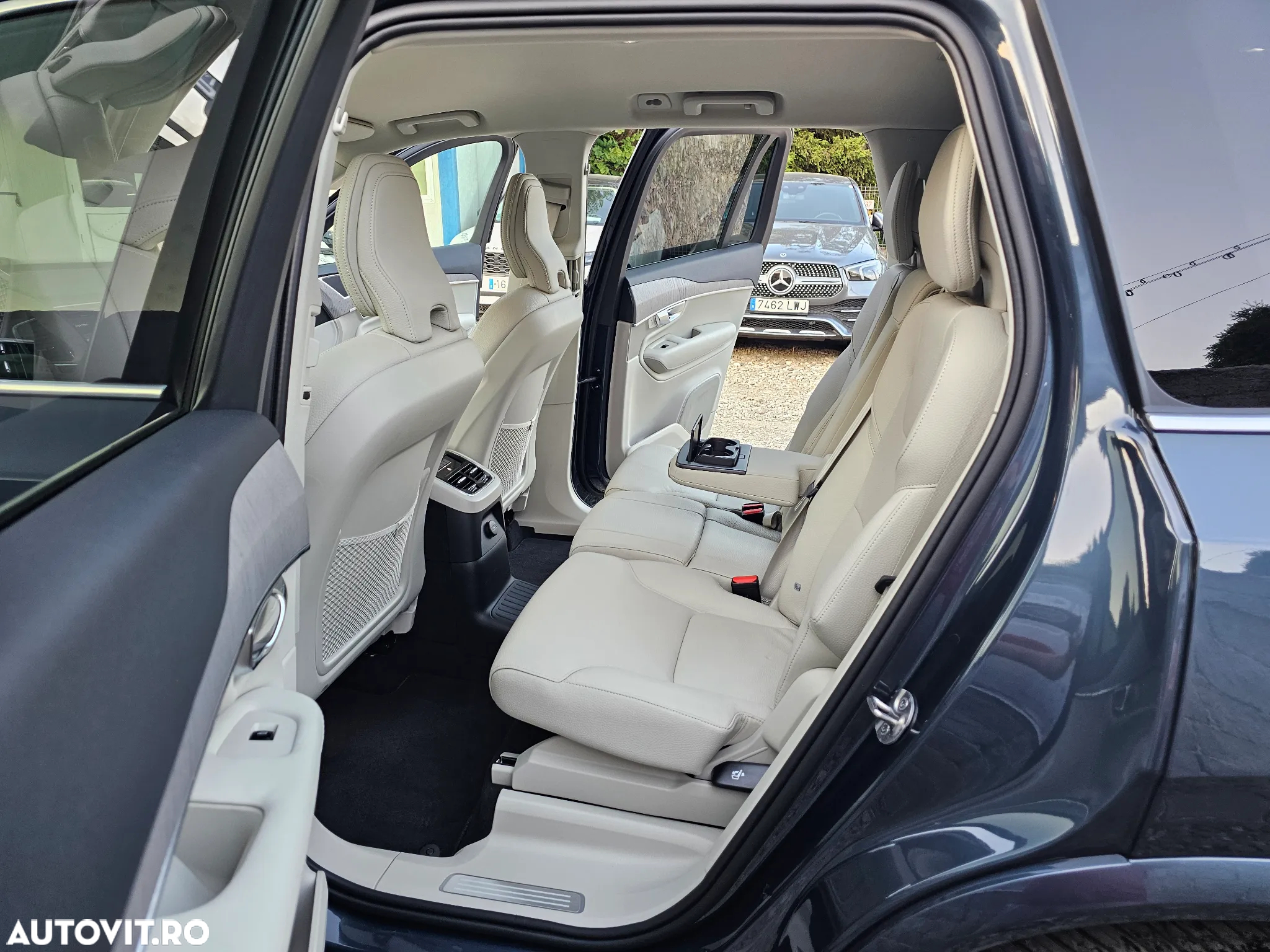 Volvo XC 90 T8 AWD Plug-in Hybrid Plus Dark - 24