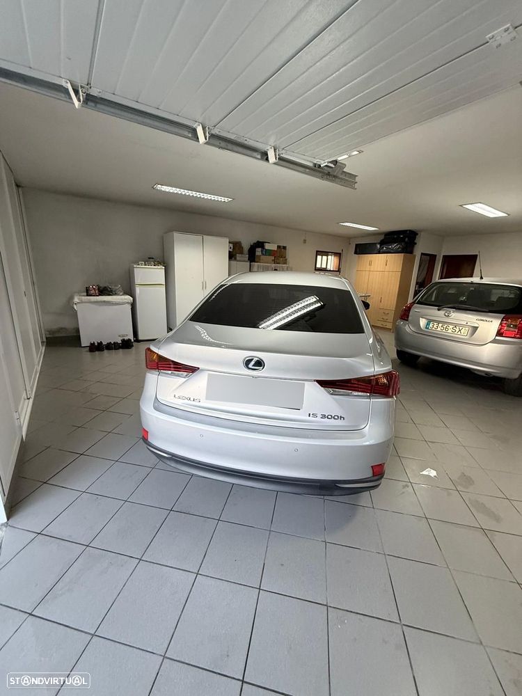 Lexus IS 300H - 4