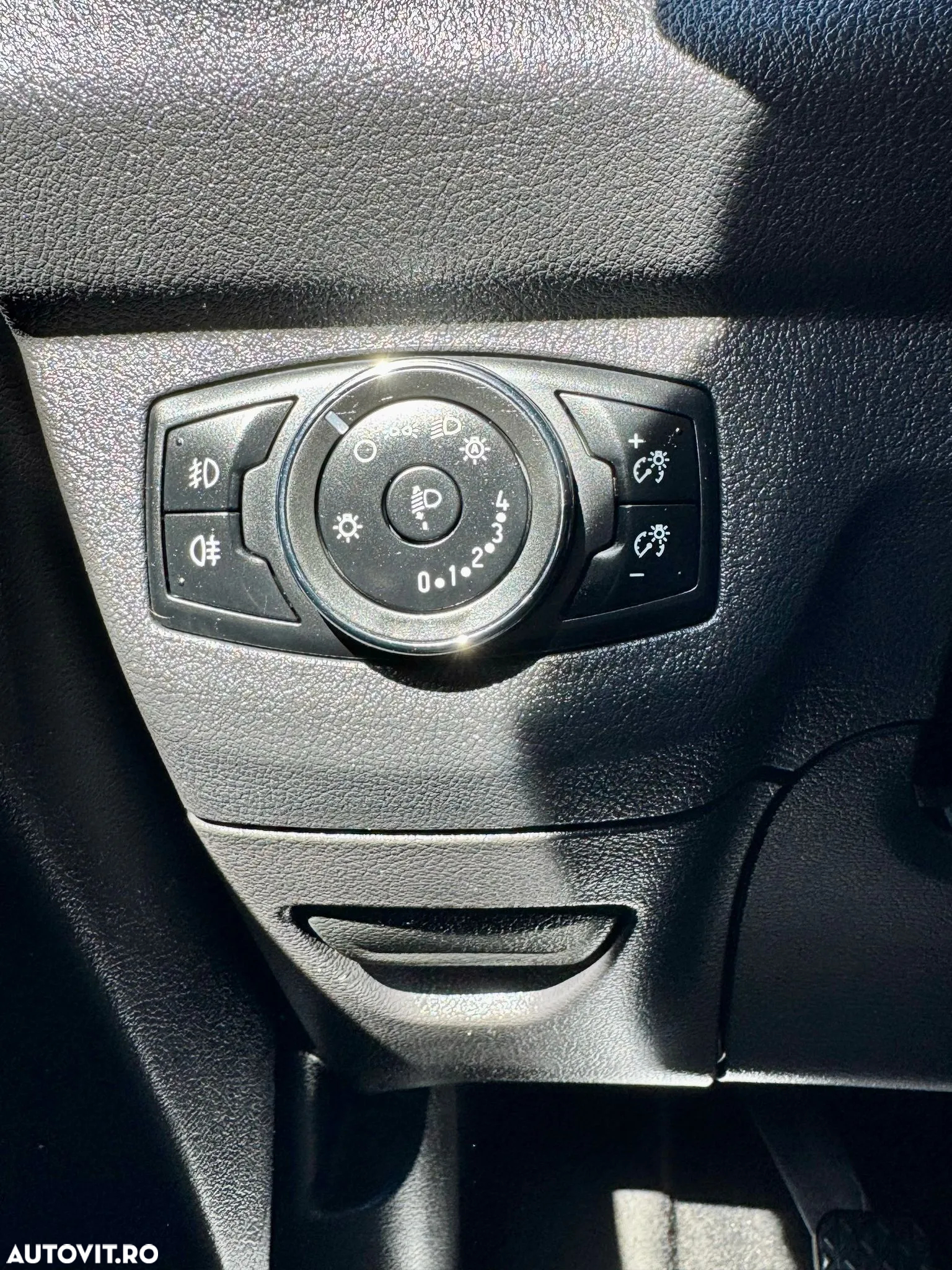 Ford Tourneo Courier 1.6 TDCi S&S Trend - 34