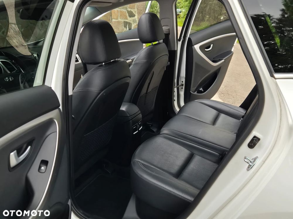 Hyundai i30 blue Kombi 1.6 CRDi DCT Premium - 23