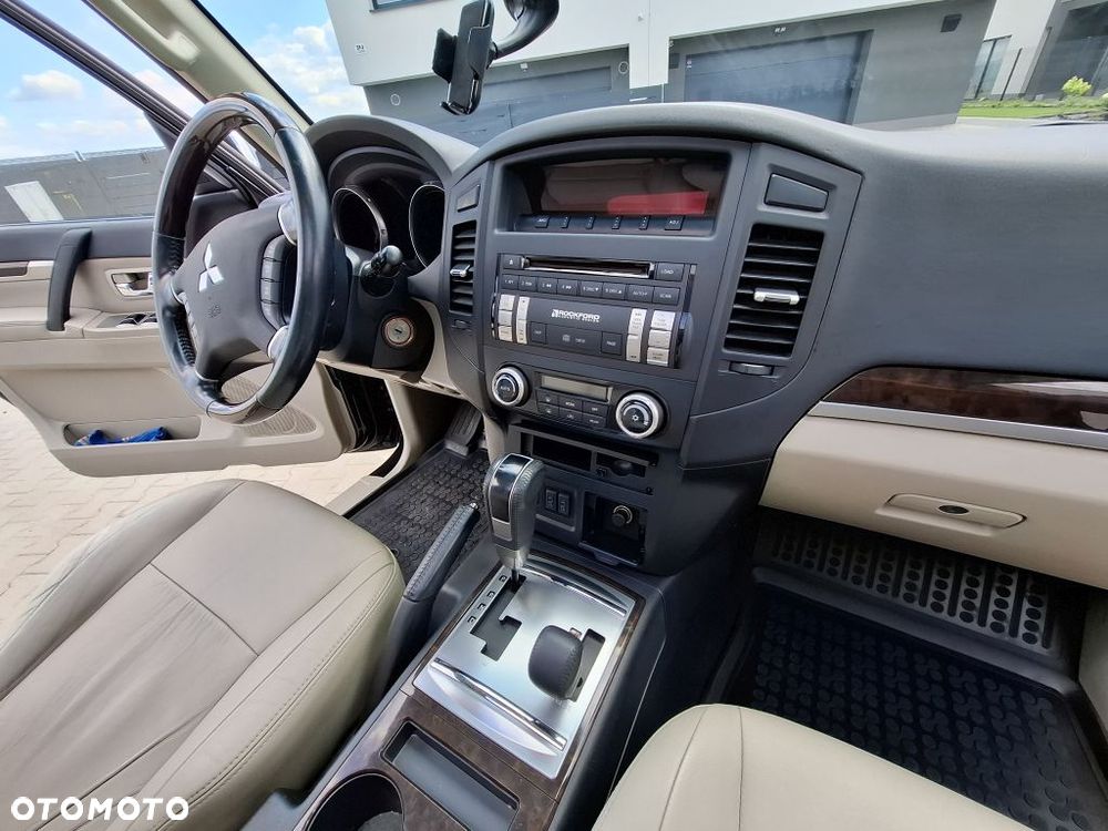 Mitsubishi Pajero - 17