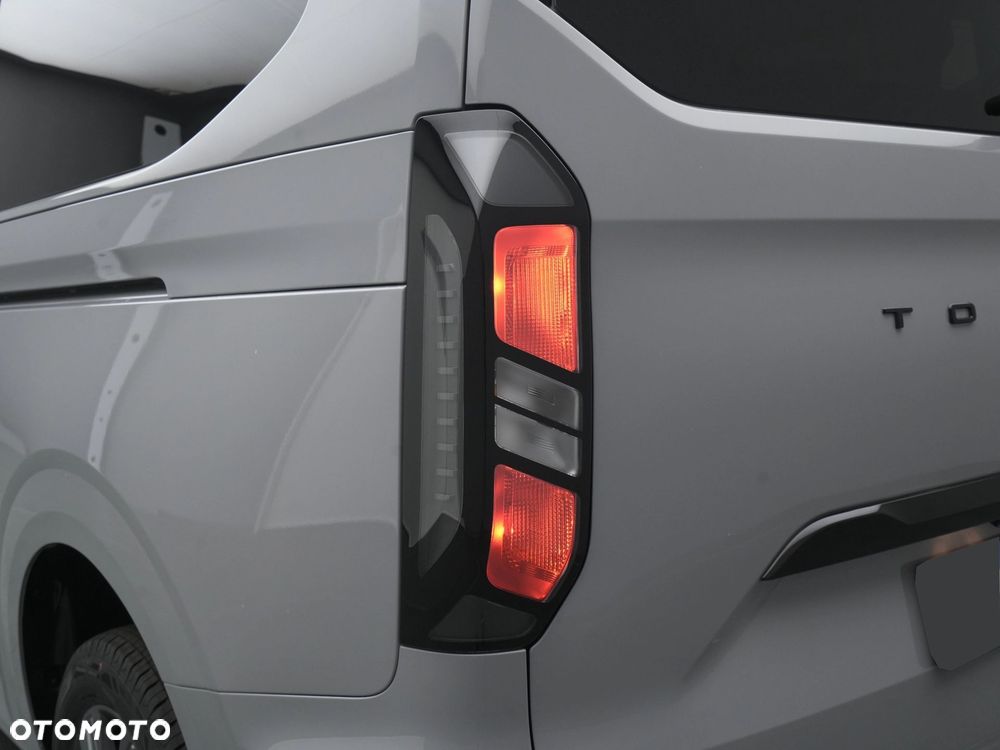 Ford Tourneo Custom 2.0 EcoBlue 320 L2 Titanium - 24