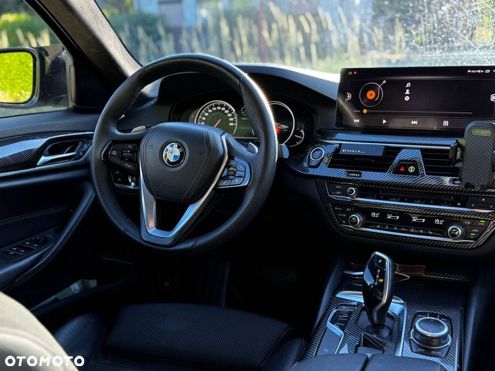 BMW Seria 5 518d Sport Line - 12