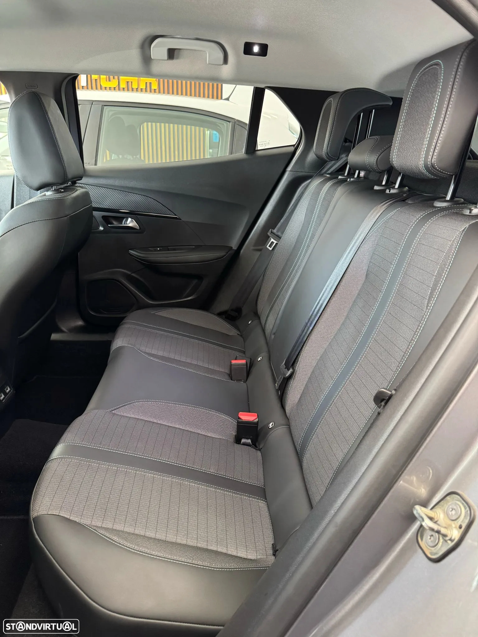 Peugeot 2008 1.5 BlueHDi Allure Pack EAT8 - 14
