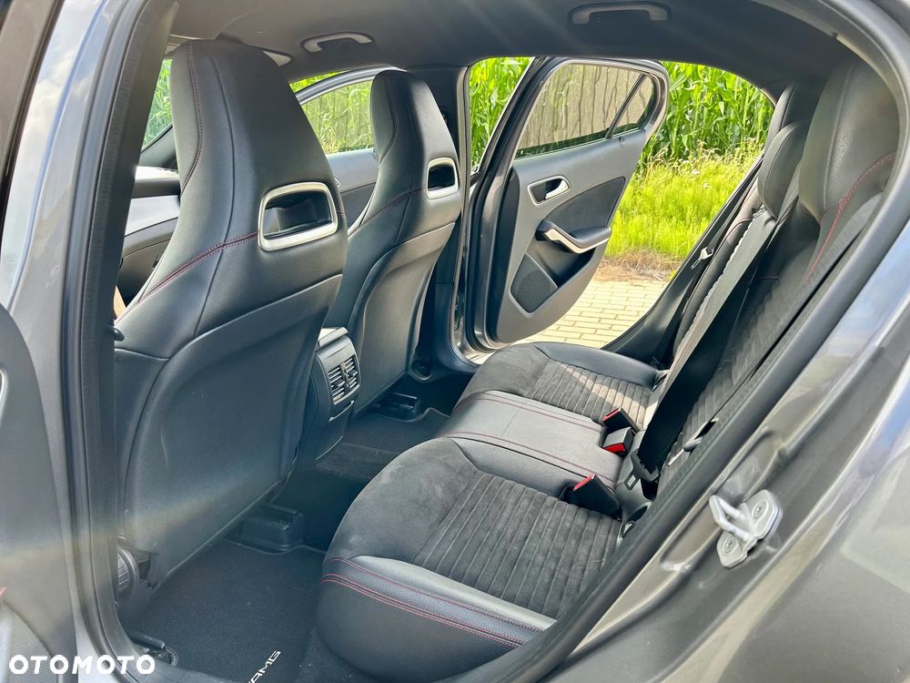 Mercedes-Benz GLA - 11