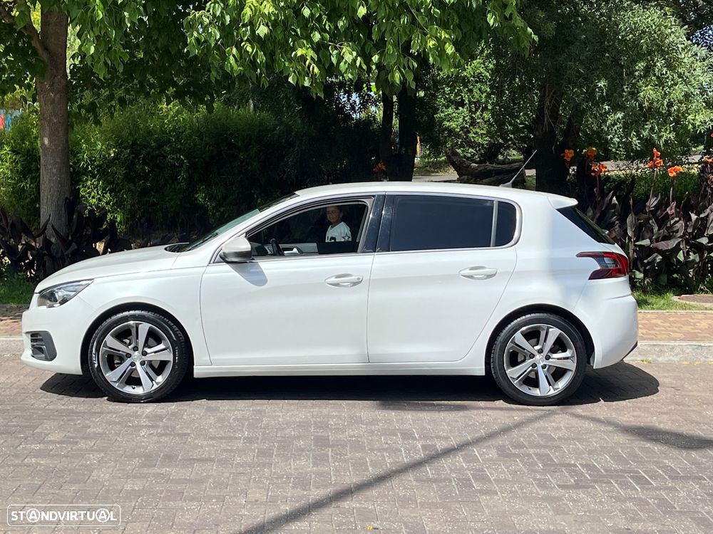 Peugeot 308 PureTech 130 GPF EAT8 Stop & Start Allure Pack - 4