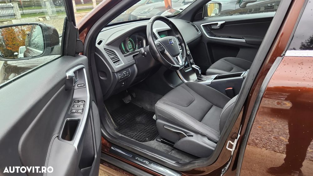 Volvo XC 60 D5 AWD Geartronic Momentum - 2