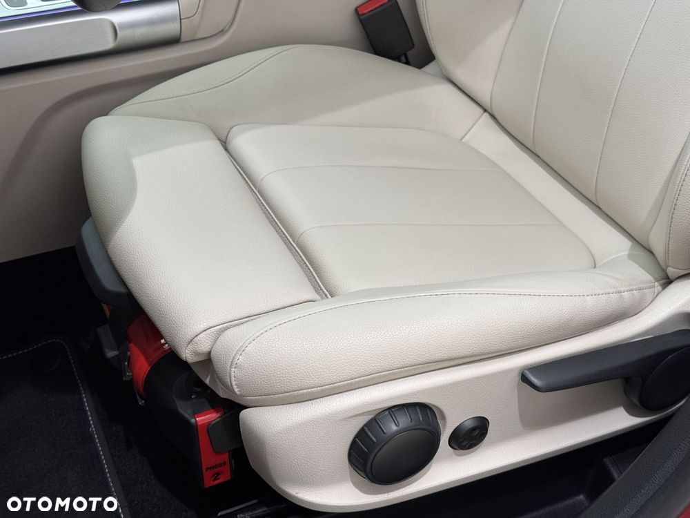 Mercedes-Benz GLB - 11