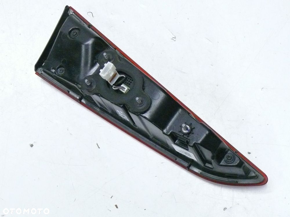 LAMPA TYLNA PRAWA W KLAPĘ HYUNDAI KONA I 2017 2023 - 3