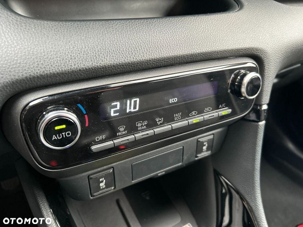 Toyota Yaris Hybrid 1.5 Style - 19