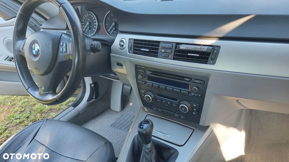 BMW Seria 3 318i - 24