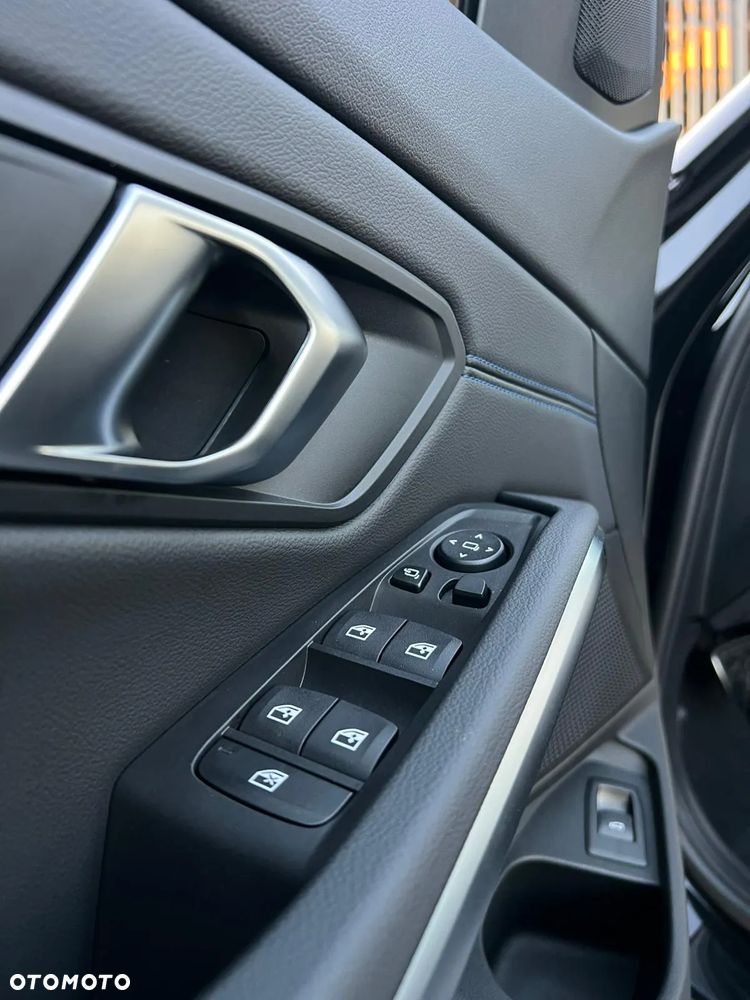 BMW Seria 3 330i xDrive M Sport - 22