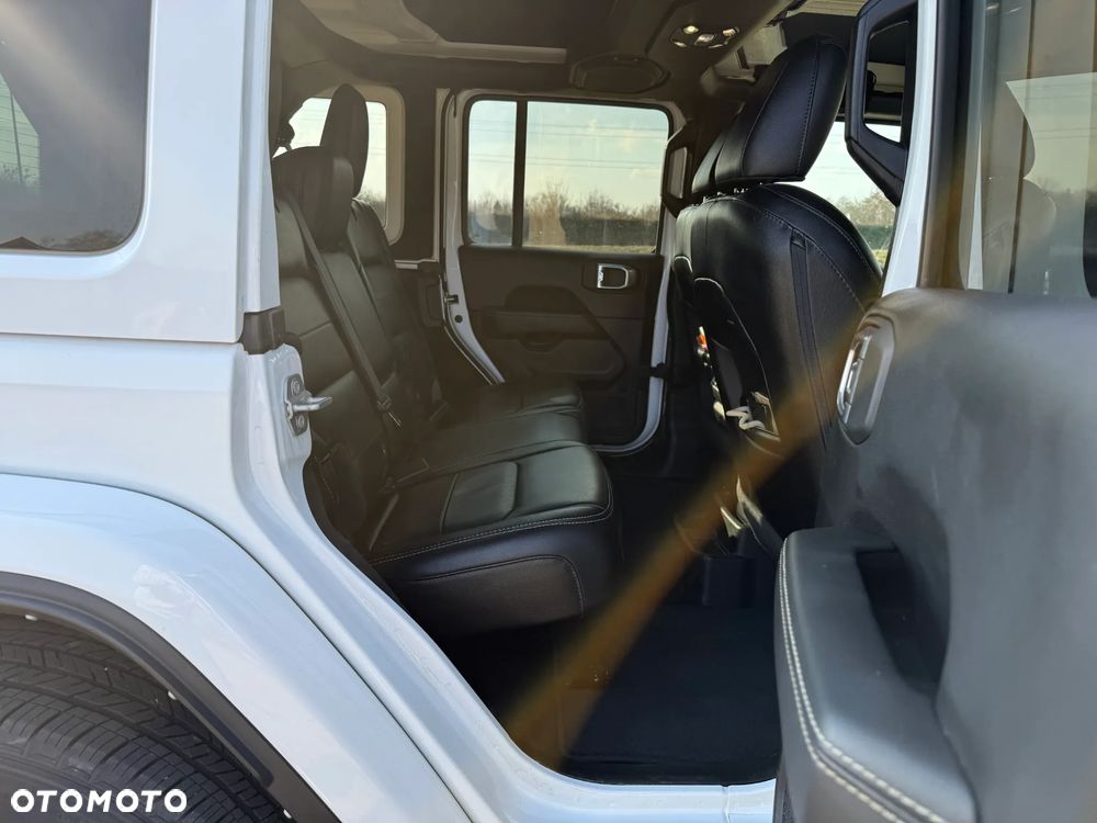 Jeep Wrangler - 11