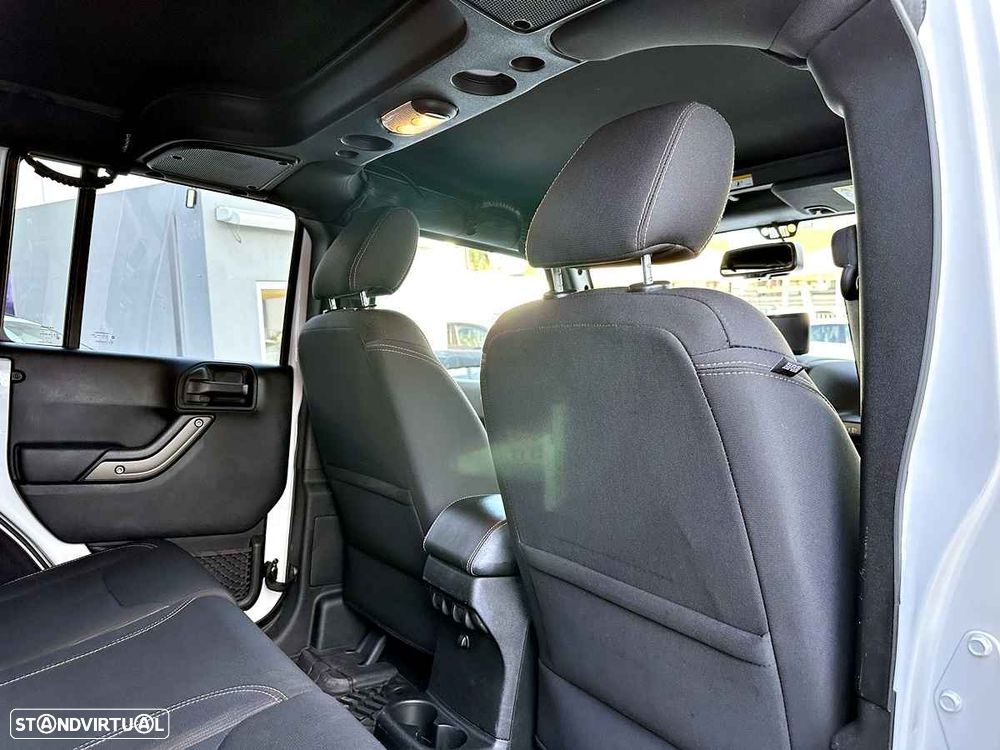 Jeep Wrangler Unlimited - 32