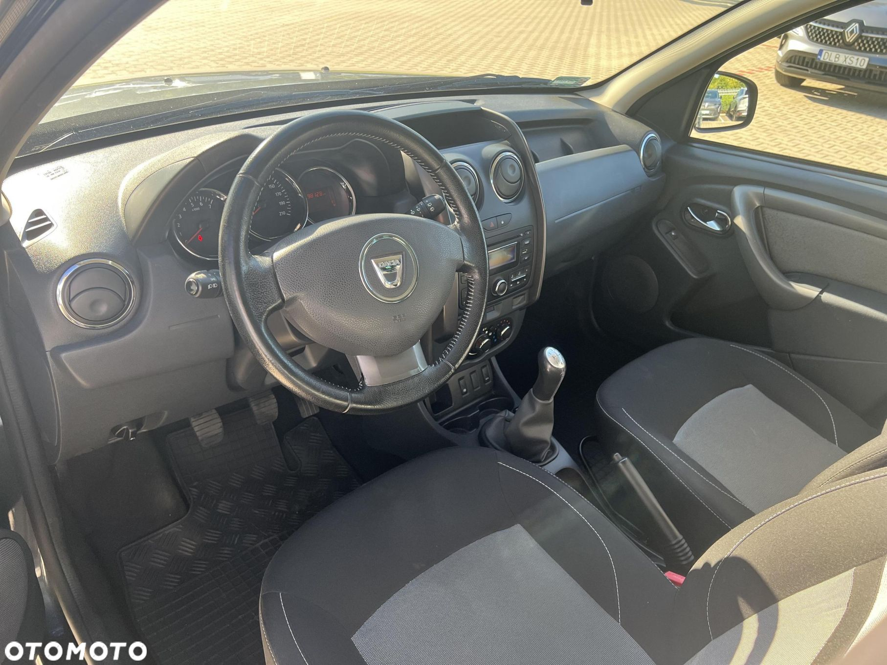 Dacia Duster 1.6 SCe Laureate S&S - 9