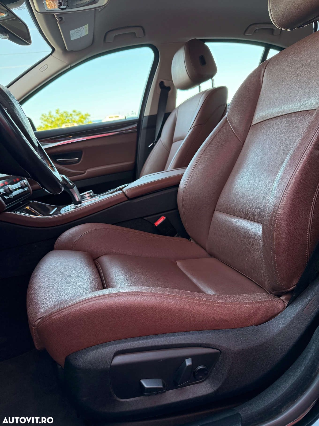 BMW Seria 5 520d xDrive AT - 28