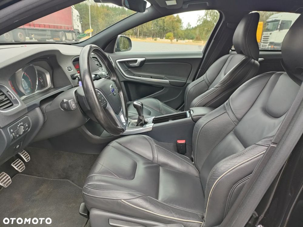 Volvo V60 D3 R-Design - 14