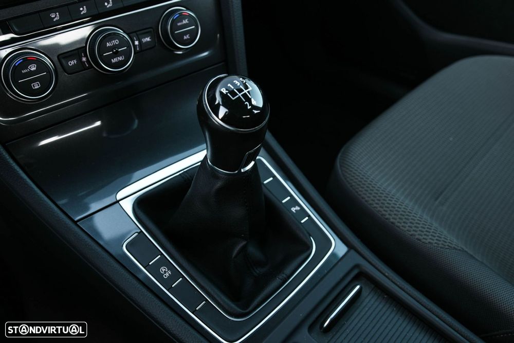 VW Golf 1.6 TDI Confortline - 12