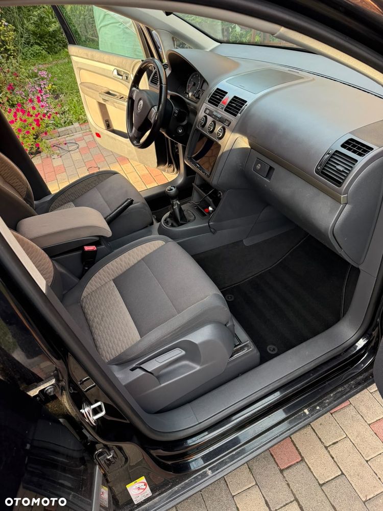 Volkswagen Touran 1.4 TSI Cross - 11