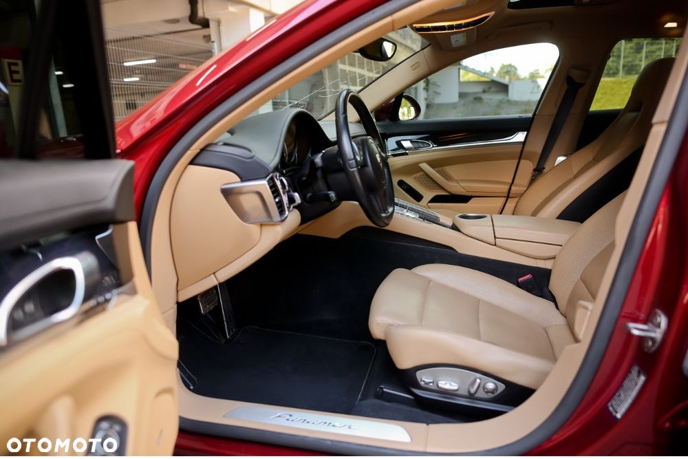 Porsche Panamera 4 PDK - 25