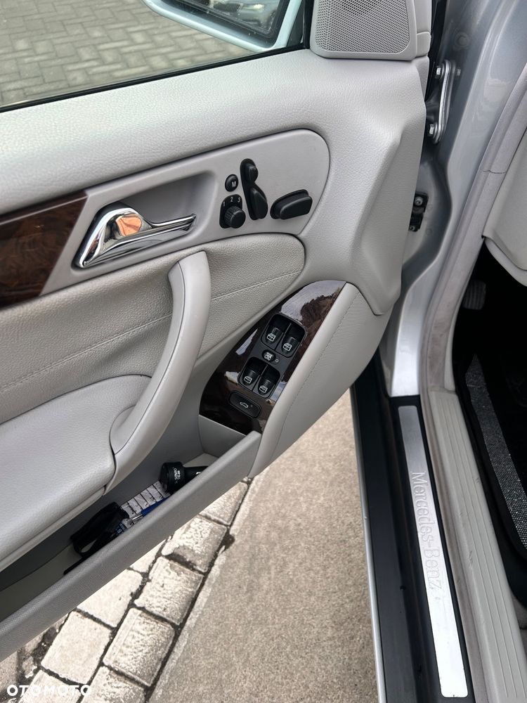 Mercedes-Benz Klasa C 280 4Matic Automatik Avantgarde - 27