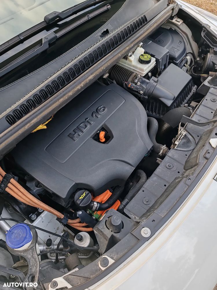 Peugeot 3008 HYbrid4 - 10