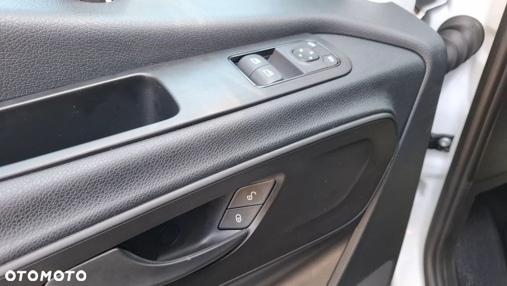 Mercedes-Benz Sprinter - 12
