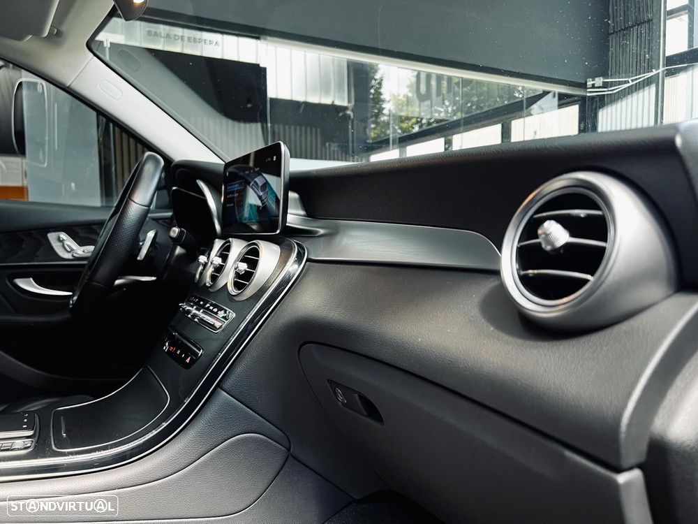 Mercedes-Benz GLC 220 d 4Matic 9G-TRONIC AMG Line Plus - 28