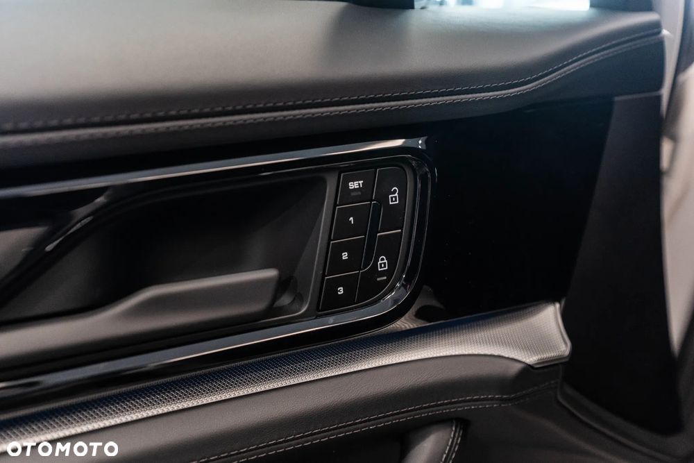 Porsche Panamera - 26